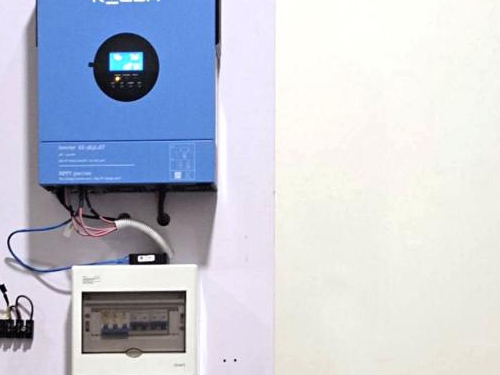 550W لوحات شمسية + 5 كيلو وات خارج الشبكة العاكس + 10 كيلو وات في الساعة بطارية ليثيوم بناء نظام تخزين شمسي متكامل منزلي